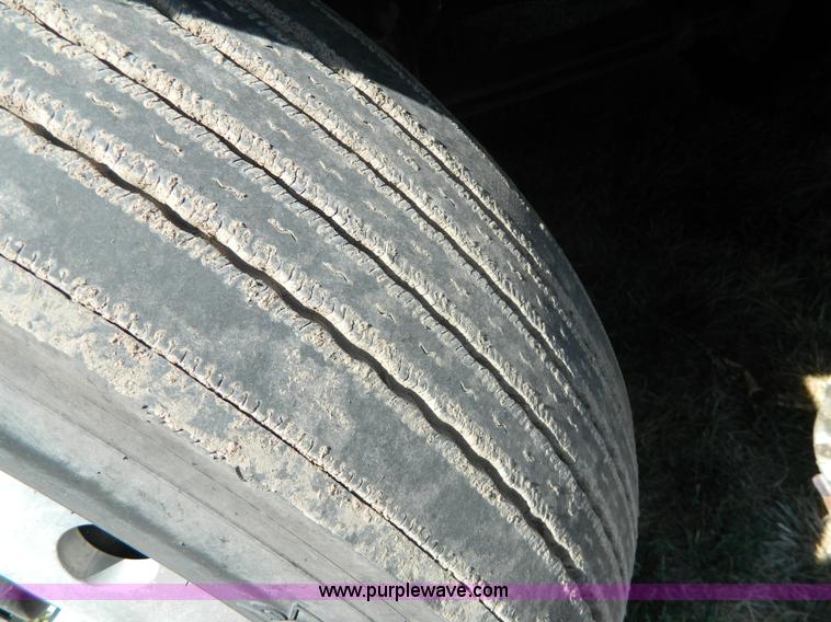 image for item H2440 2007 Peterbilt 386 semi truck