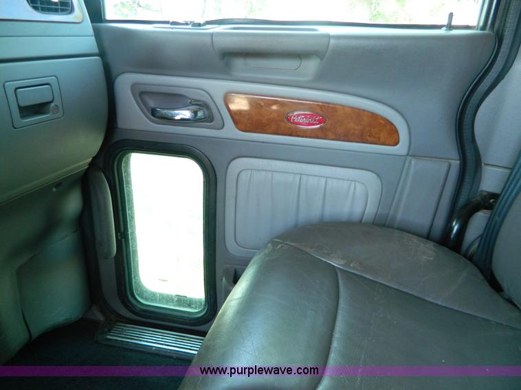 image for item H2440 2007 Peterbilt 386 semi truck