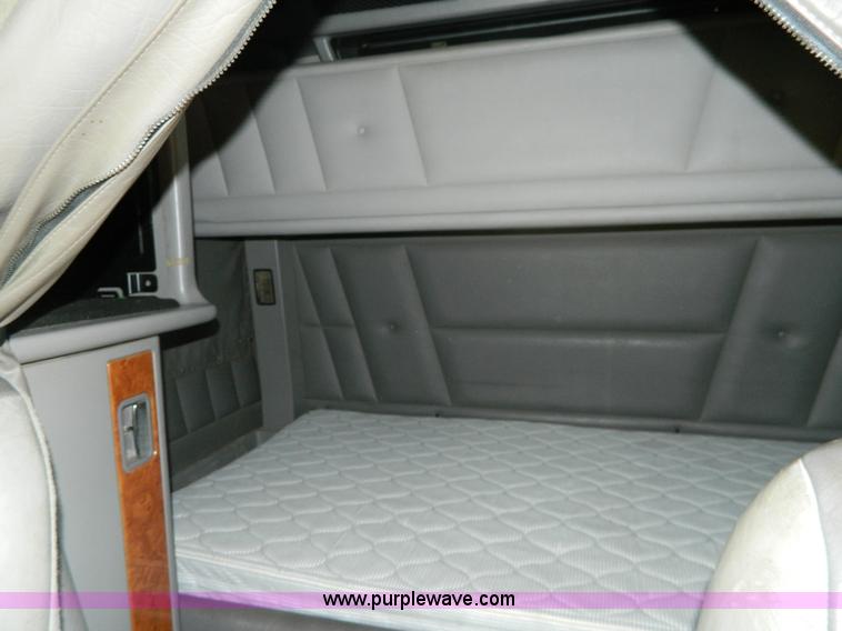 image for item H2440 2007 Peterbilt 386 semi truck