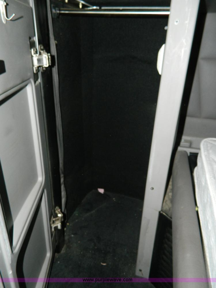 image for item H2440 2007 Peterbilt 386 semi truck