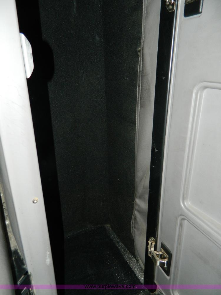 image for item H2440 2007 Peterbilt 386 semi truck