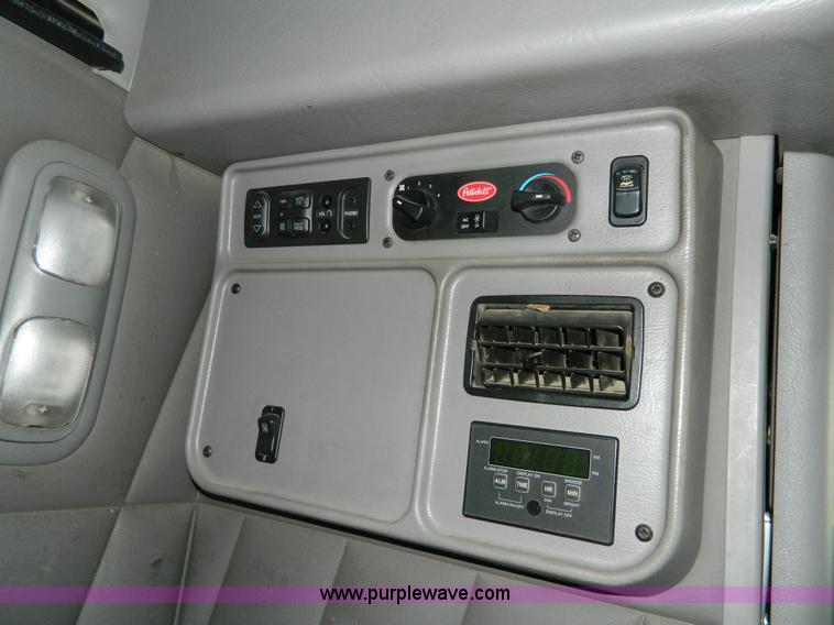 image for item H2440 2007 Peterbilt 386 semi truck