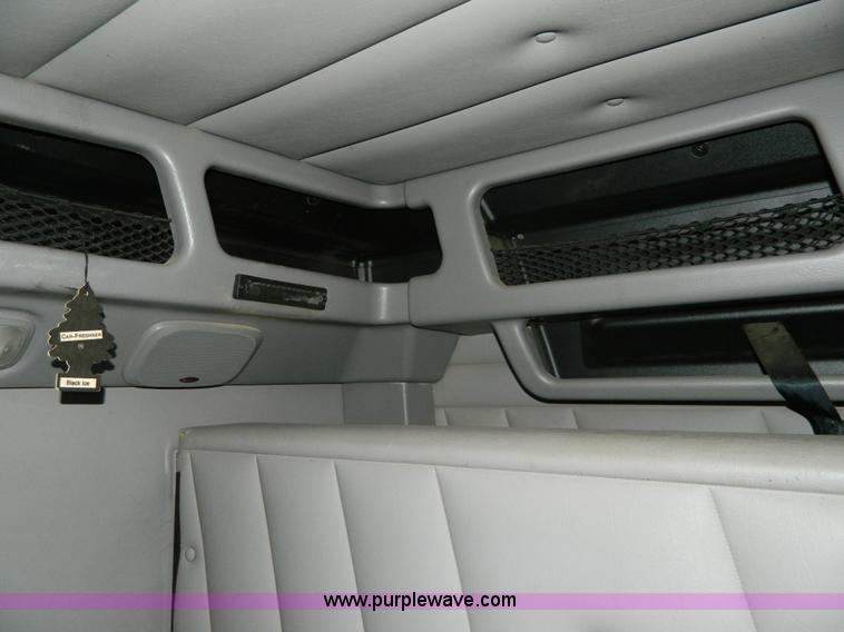 image for item H2440 2007 Peterbilt 386 semi truck