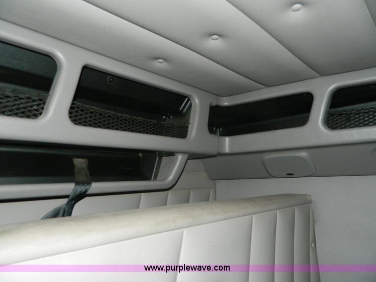 image for item H2440 2007 Peterbilt 386 semi truck