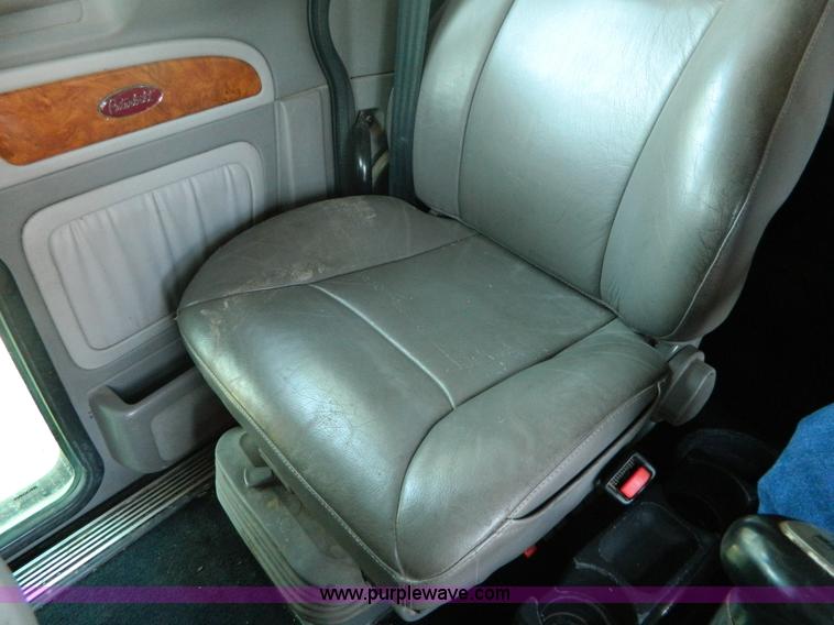 image for item H2440 2007 Peterbilt 386 semi truck