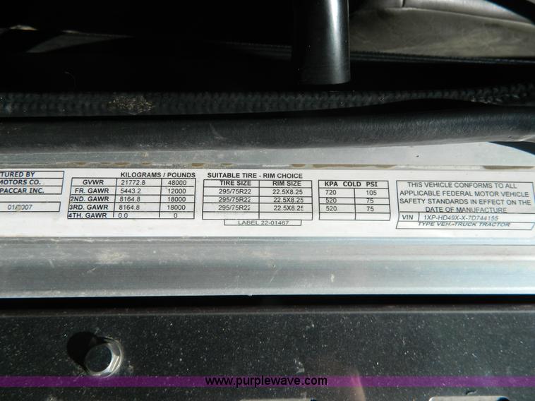 image for item H2440 2007 Peterbilt 386 semi truck