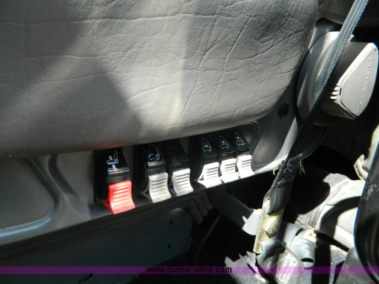 image for item H2440 2007 Peterbilt 386 semi truck