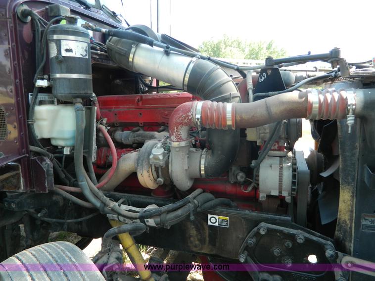 image for item H2440 2007 Peterbilt 386 semi truck