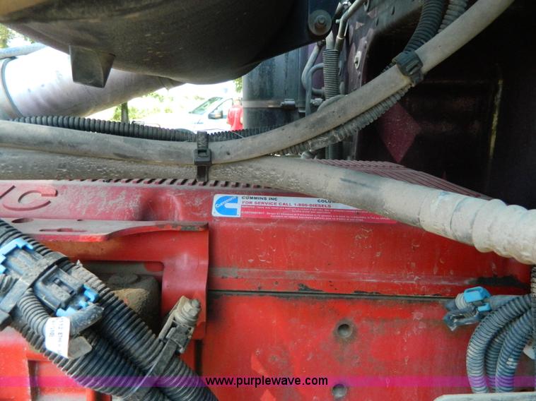 image for item H2440 2007 Peterbilt 386 semi truck