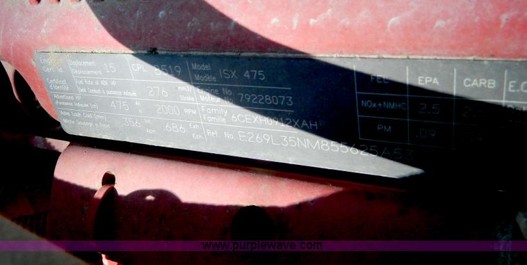 image for item H2440 2007 Peterbilt 386 semi truck