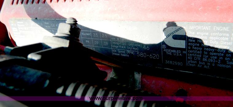 image for item H2440 2007 Peterbilt 386 semi truck