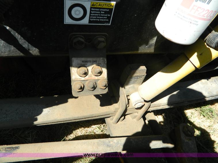 image for item H2440 2007 Peterbilt 386 semi truck