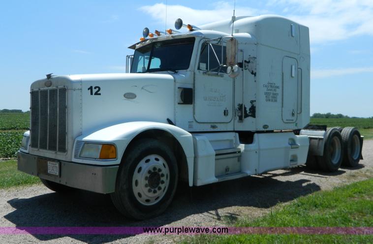 image for item H2453 2000 Peterbilt 377 semi truck