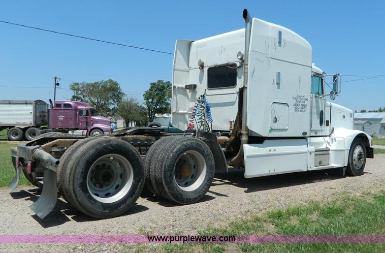 image for item H2453 2000 Peterbilt 377 semi truck