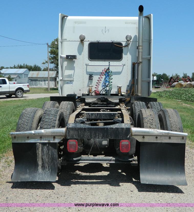 image for item H2453 2000 Peterbilt 377 semi truck