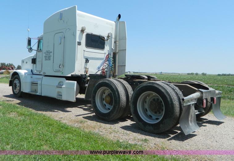 image for item H2453 2000 Peterbilt 377 semi truck