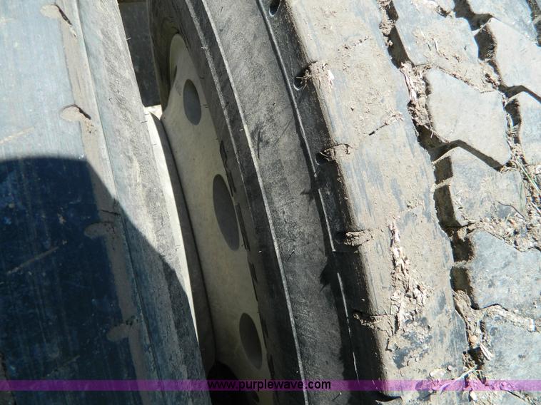 image for item H2453 2000 Peterbilt 377 semi truck