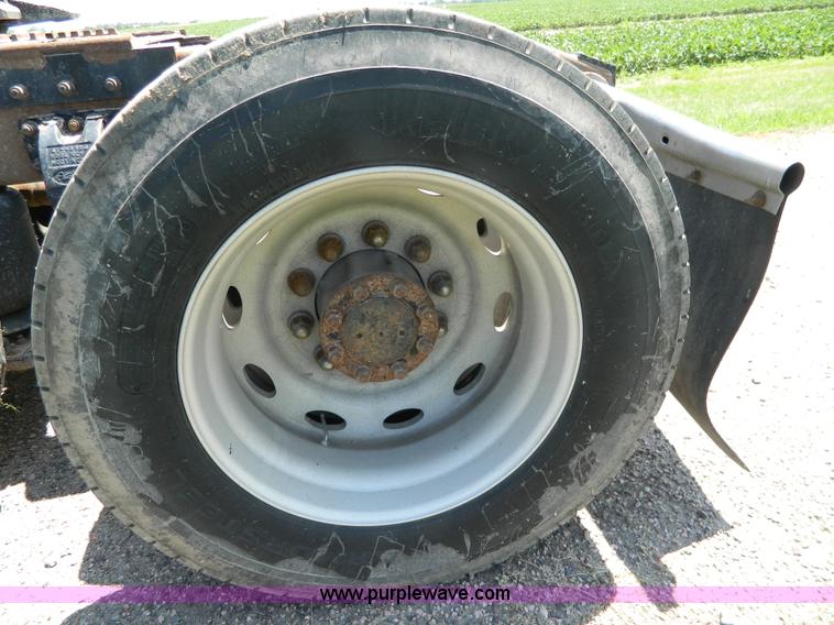 image for item H2453 2000 Peterbilt 377 semi truck