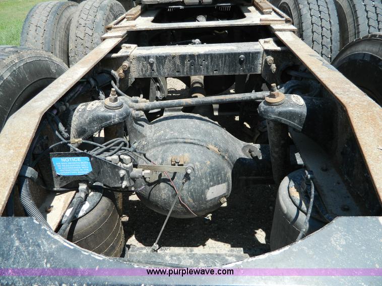 image for item H2453 2000 Peterbilt 377 semi truck