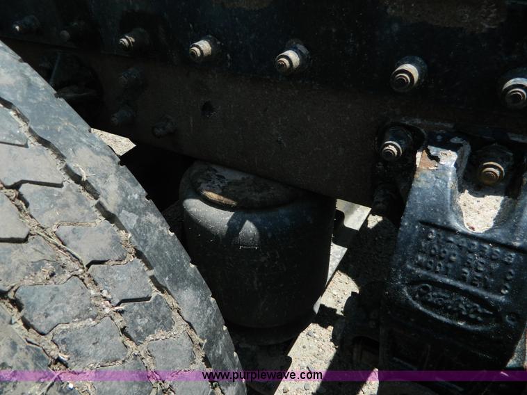 image for item H2453 2000 Peterbilt 377 semi truck