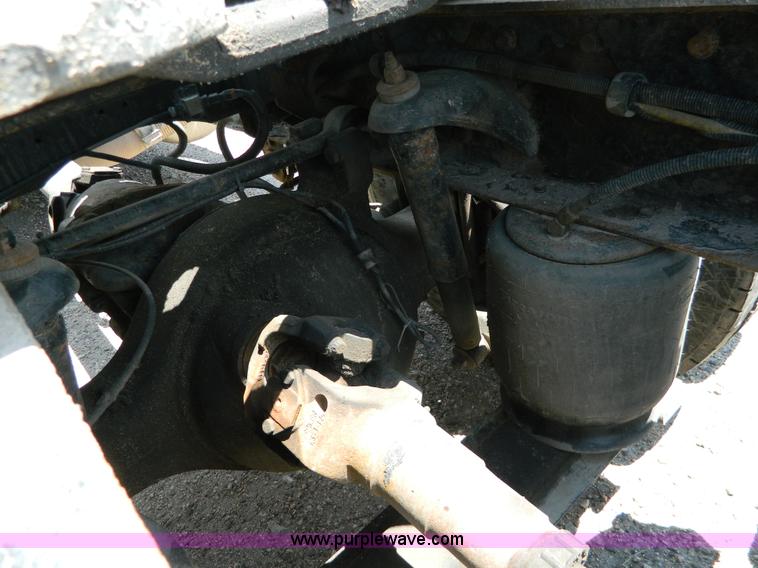 image for item H2453 2000 Peterbilt 377 semi truck