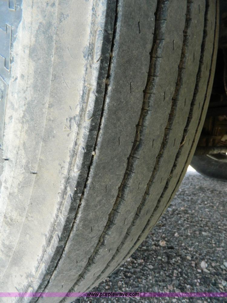 image for item H2453 2000 Peterbilt 377 semi truck