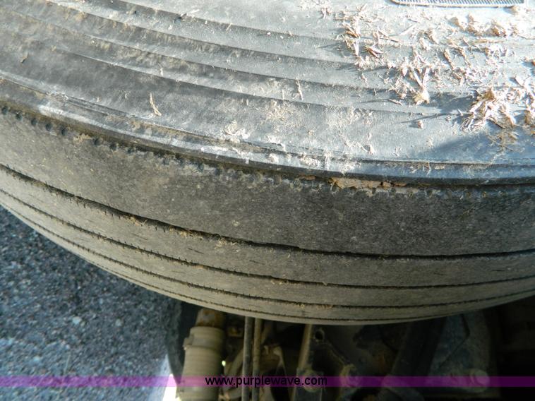 image for item H2453 2000 Peterbilt 377 semi truck