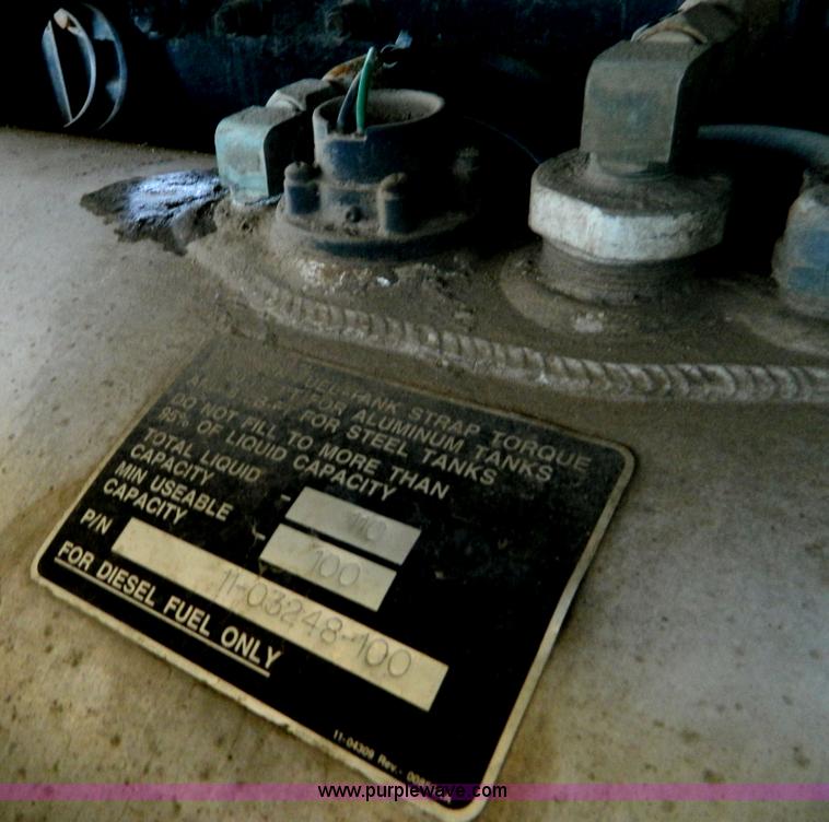 image for item H2453 2000 Peterbilt 377 semi truck