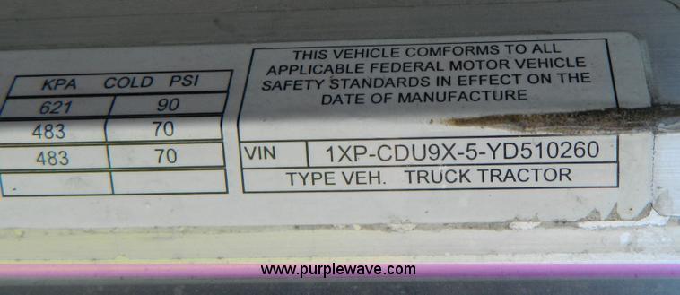 image for item H2453 2000 Peterbilt 377 semi truck