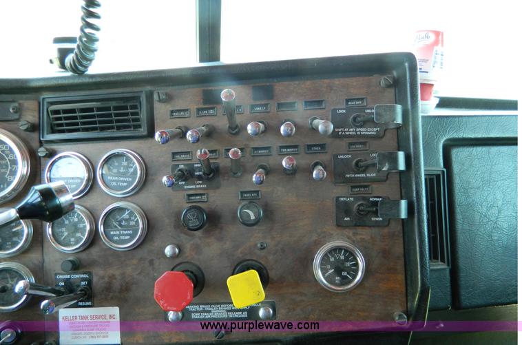 image for item H2453 2000 Peterbilt 377 semi truck