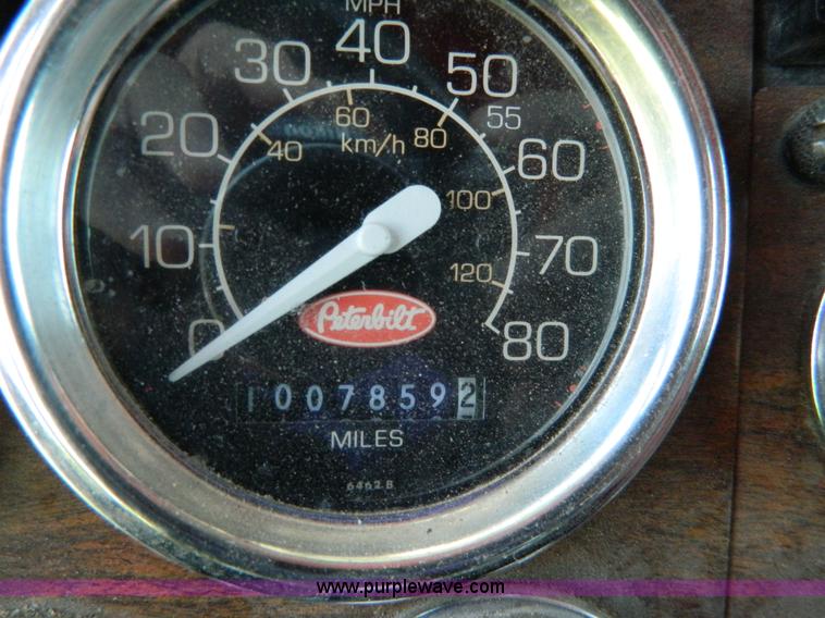 image for item H2453 2000 Peterbilt 377 semi truck