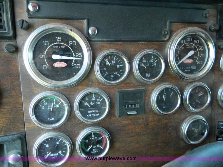 image for item H2453 2000 Peterbilt 377 semi truck