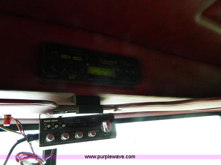 image for item H2453 2000 Peterbilt 377 semi truck