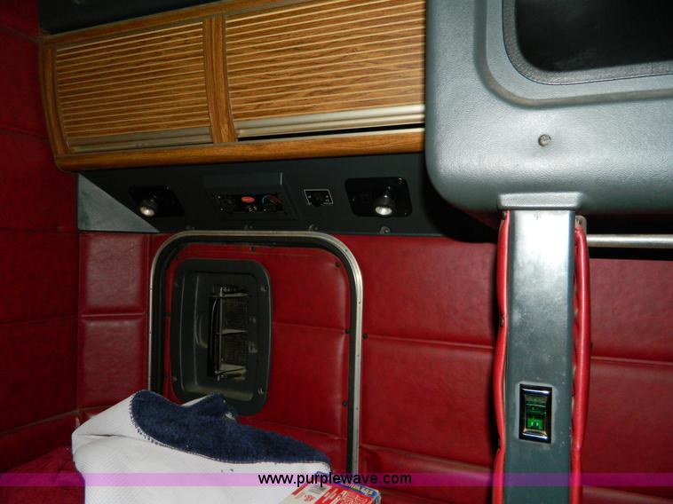 image for item H2453 2000 Peterbilt 377 semi truck