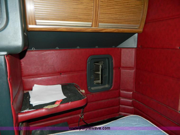 image for item H2453 2000 Peterbilt 377 semi truck