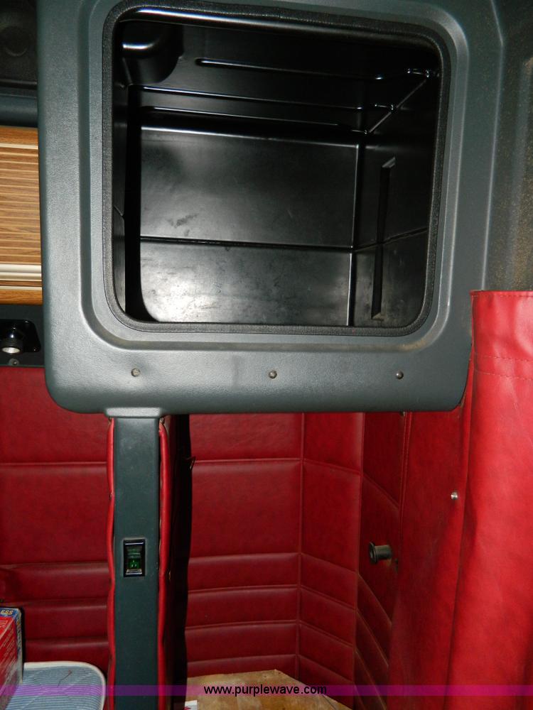 image for item H2453 2000 Peterbilt 377 semi truck