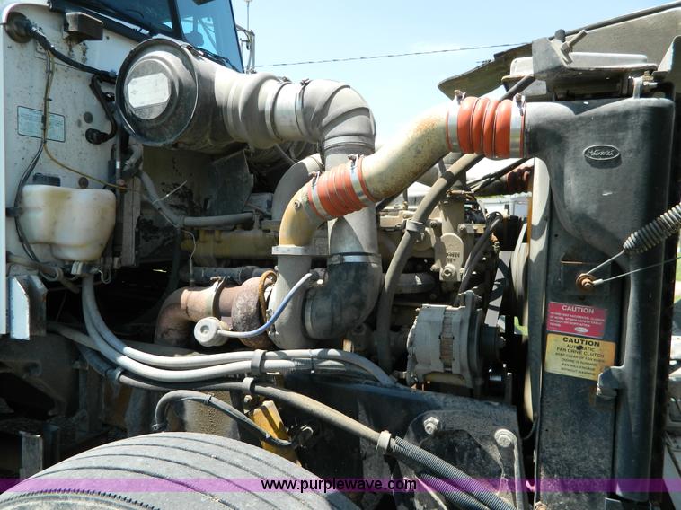 image for item H2453 2000 Peterbilt 377 semi truck