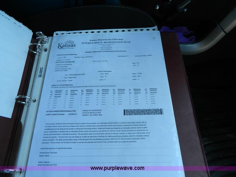 image for item H2453 2000 Peterbilt 377 semi truck