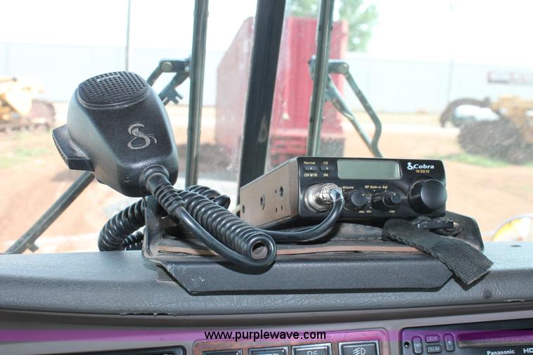 image for item H5636 2004 Kenworth T800 semi truck