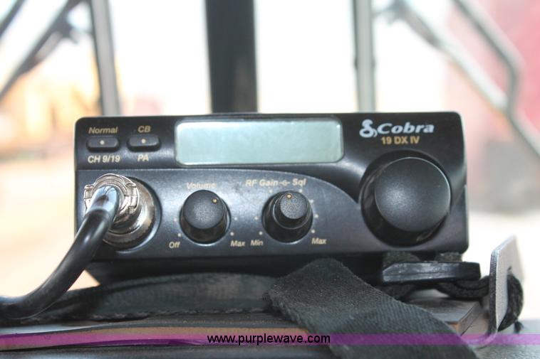 image for item H5636 2004 Kenworth T800 semi truck