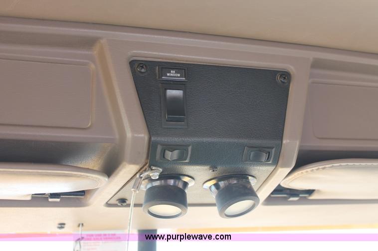 image for item H5636 2004 Kenworth T800 semi truck