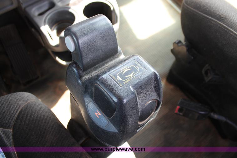 image for item H5636 2004 Kenworth T800 semi truck