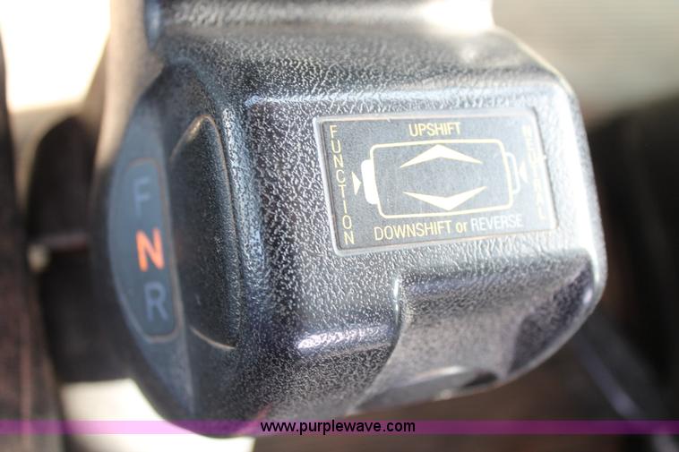 image for item H5636 2004 Kenworth T800 semi truck