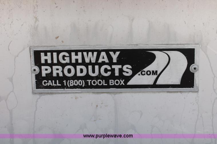 image for item H5636 2004 Kenworth T800 semi truck