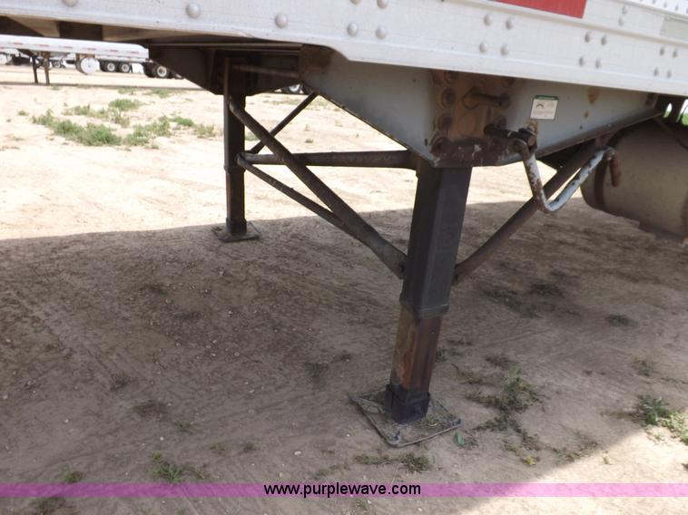 image for item H9230 2000 Great Dane refrigerated trailer