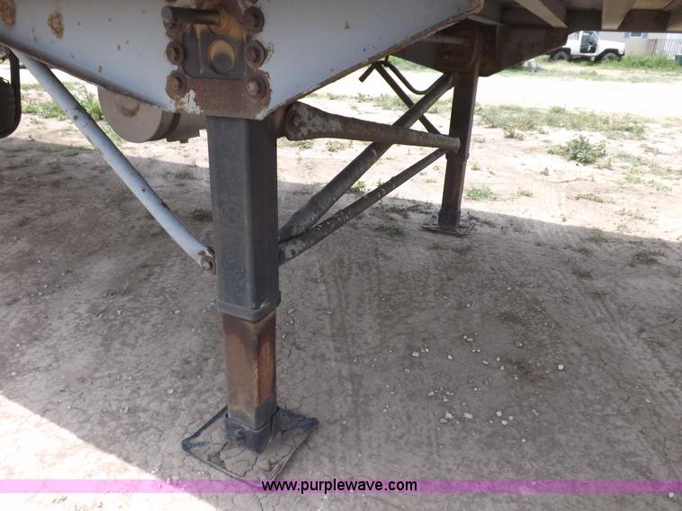 image for item H9230 2000 Great Dane refrigerated trailer