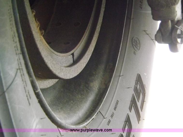 image for item H9230 2000 Great Dane refrigerated trailer