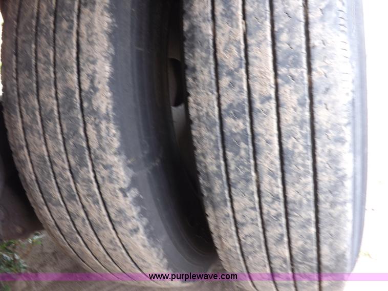 image for item H9230 2000 Great Dane refrigerated trailer