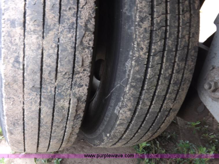 image for item H9230 2000 Great Dane refrigerated trailer