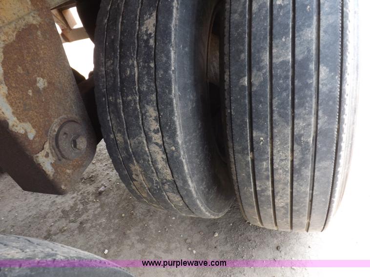 image for item H9231 1999 Great Dane refrigerated trailer